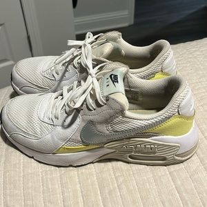 Women’s Nike air max size 8